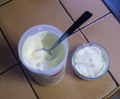 How to make yoghurt from powdered milk